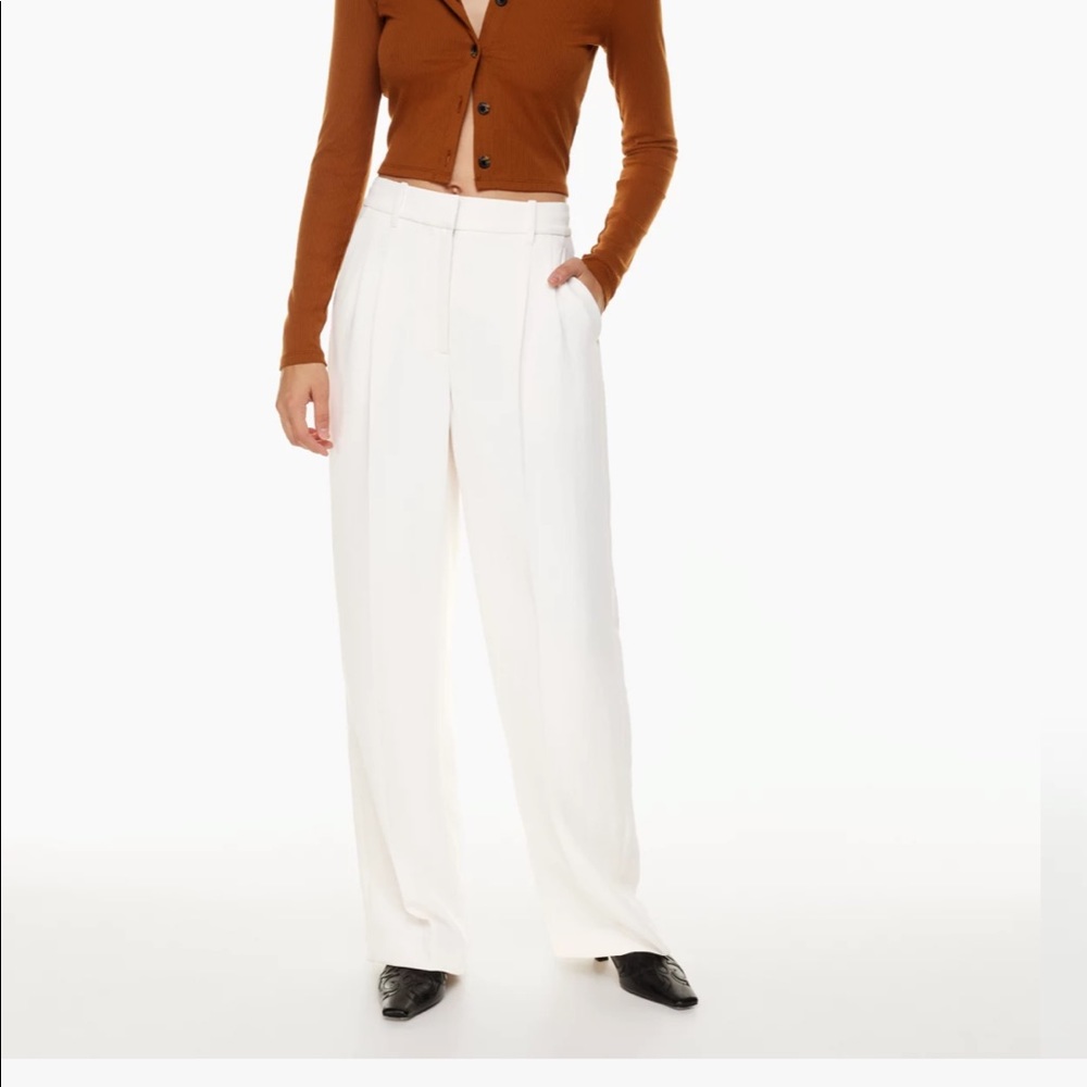 Aritzia Effortless pants size 8 in Light Birch